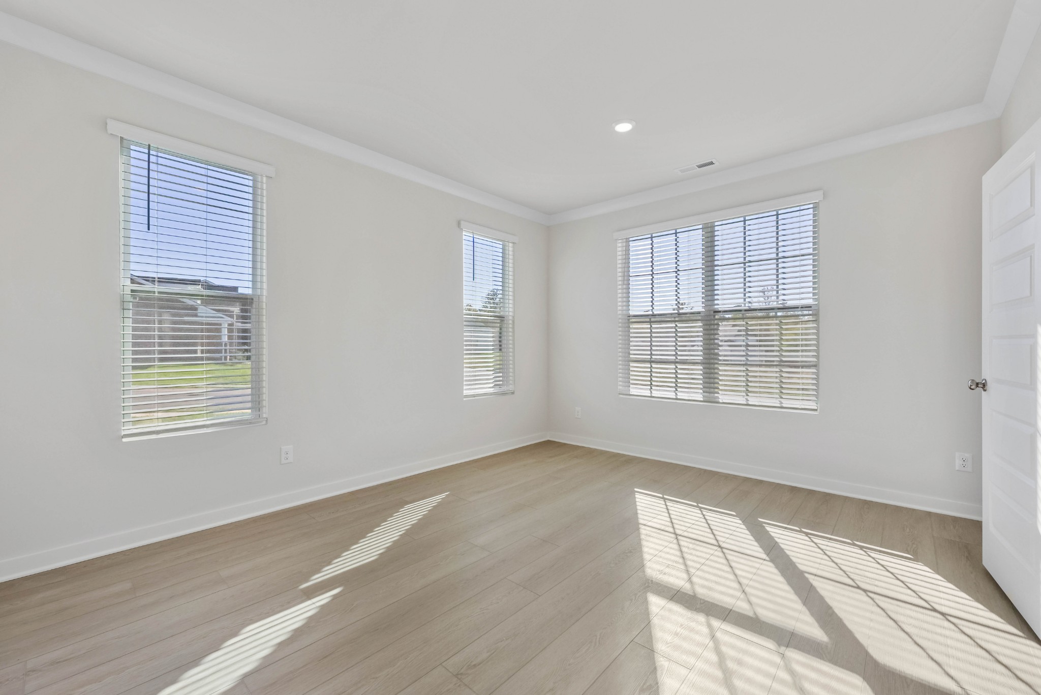 Clarksville, Tennessee, 37043, United States, 5 Bedrooms Bedrooms, ,5 BathroomsBathrooms,Residential,For Sale,1976524