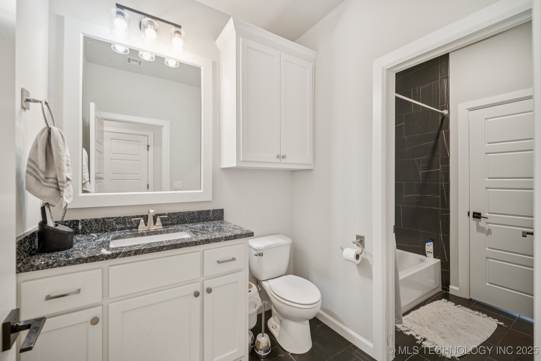 Broken Arrow, Oklahoma, 74011, United States, 5 Bedrooms Bedrooms, ,3 BathroomsBathrooms,Residential,For Sale,1898814