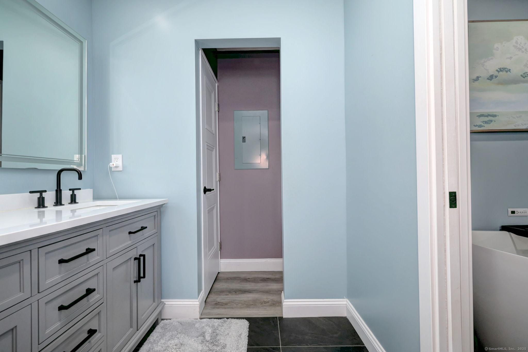 Milford, Connecticut, 06460, United States, 4 Bedrooms Bedrooms, ,3 BathroomsBathrooms,Residential,For Sale,1939362
