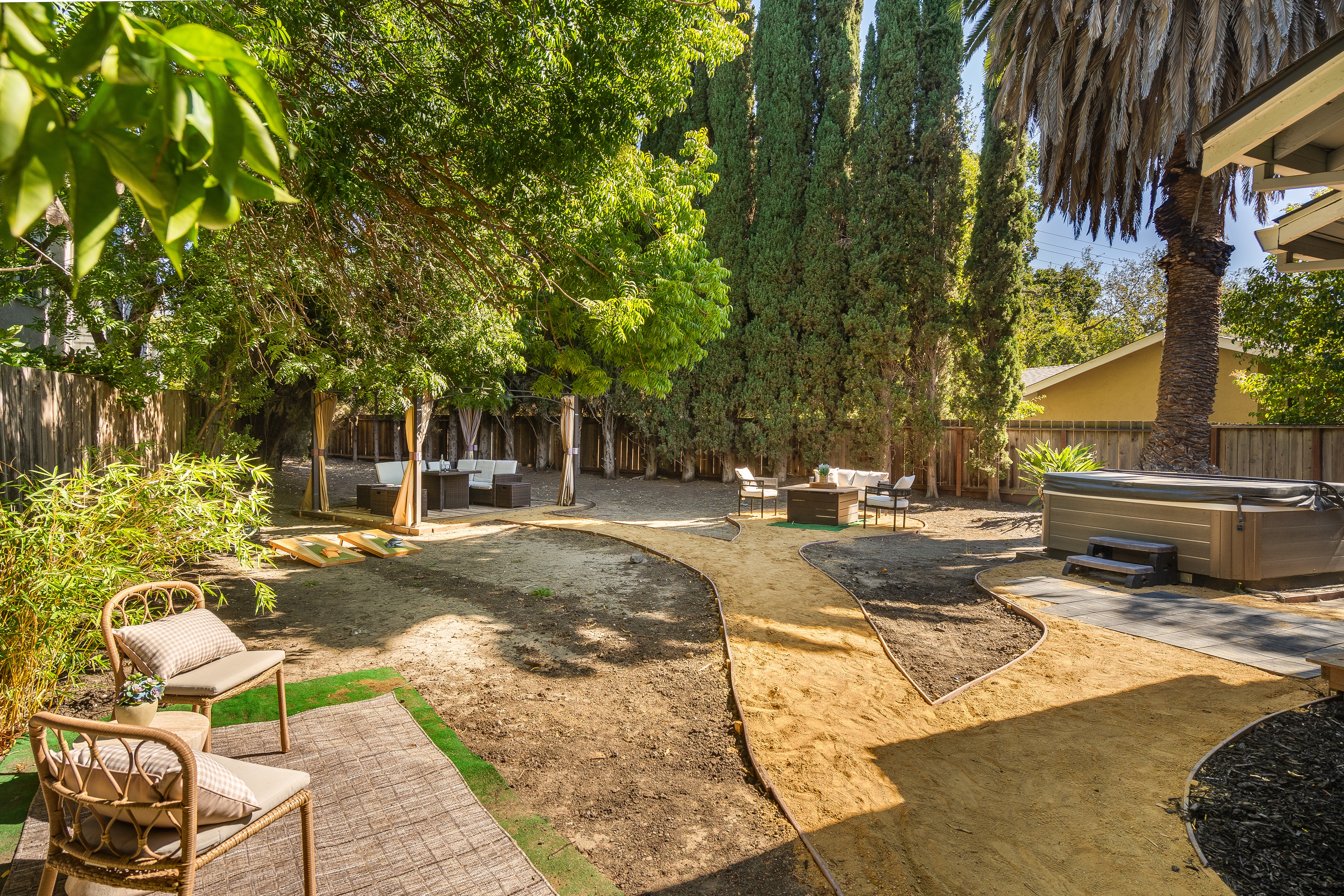  California Rancher with Privacy and Proximity - 物件實景