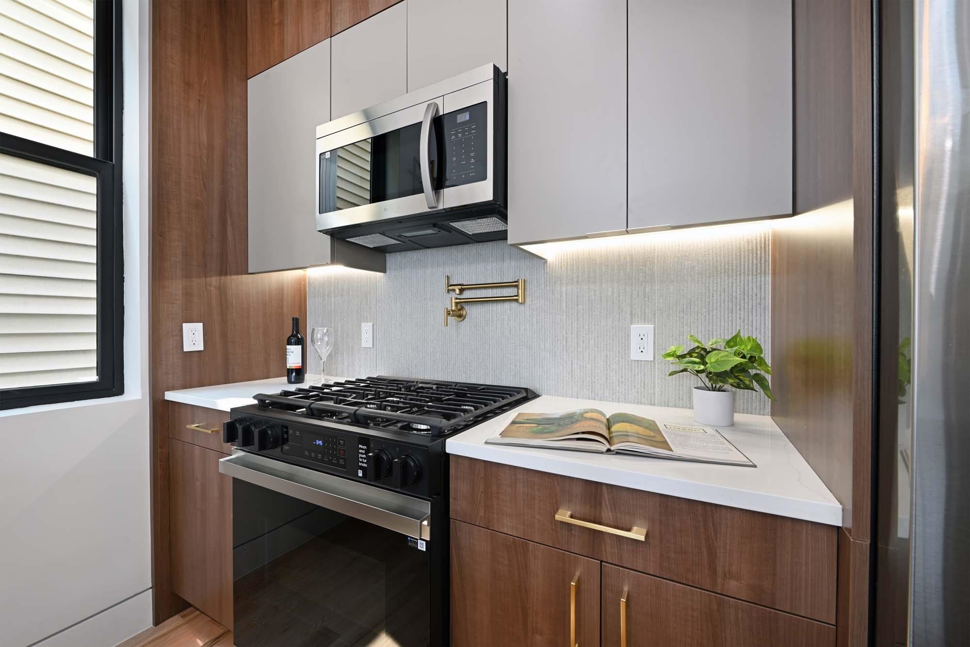 Jersey City, New Jersey, 07305, United States, 3 Bedrooms Bedrooms, ,2 BathroomsBathrooms,Residential,For Sale,1906129
