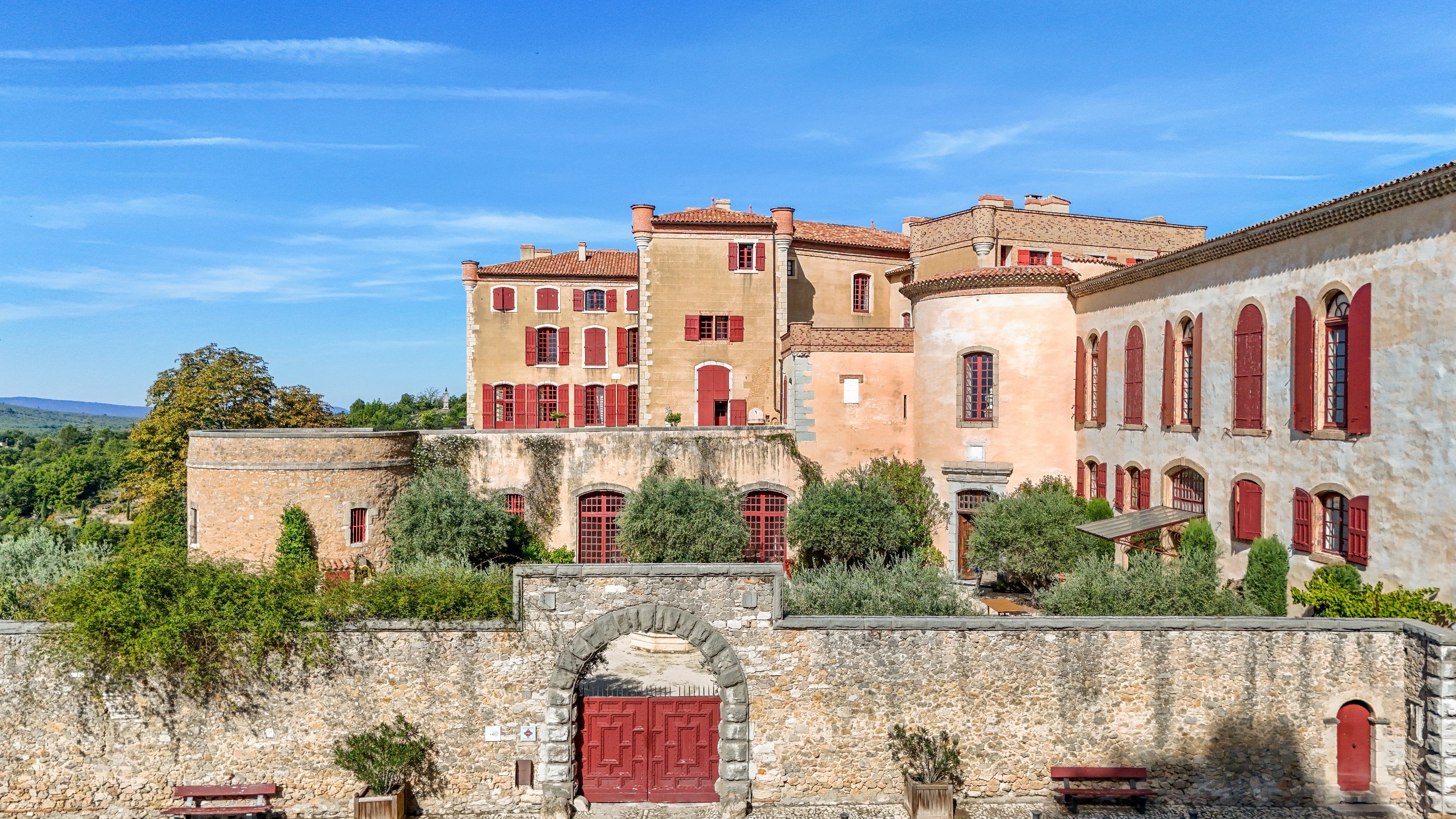  Exceptional Château in Provence – Elegance, History & Refinement - 物件實景