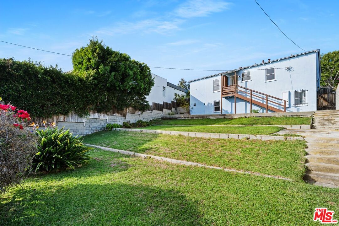 Santa Monica, California, 90405, United States, 2 Bedrooms Bedrooms, ,1 BathroomBathrooms,Residential,For Sale,1988131