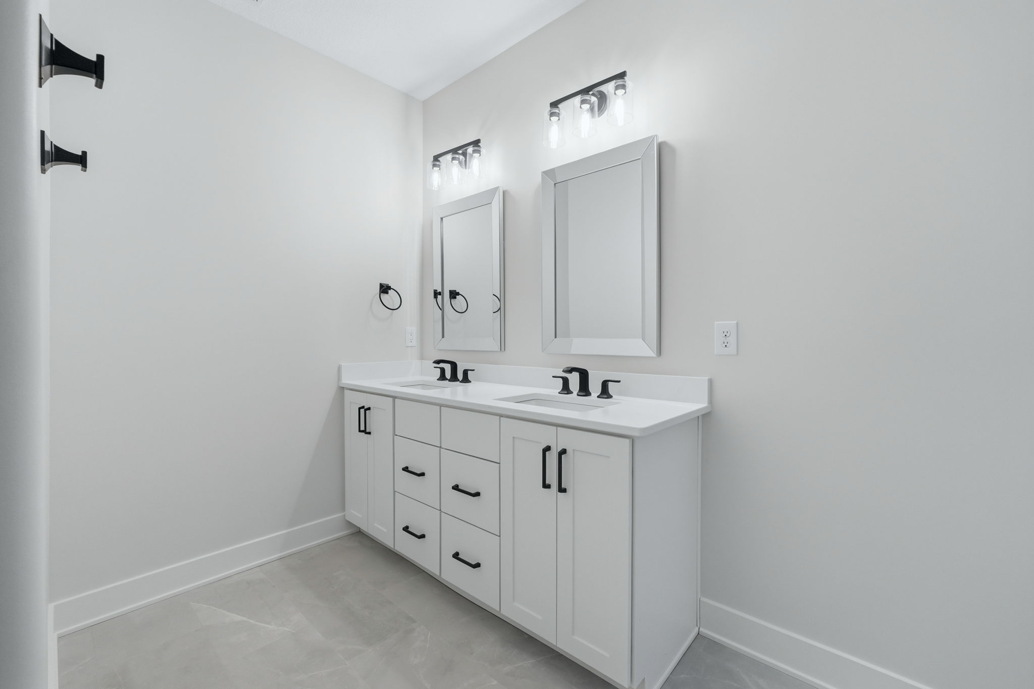  Brand New Three Bedroom Home on a Pond Lot - 物件實景