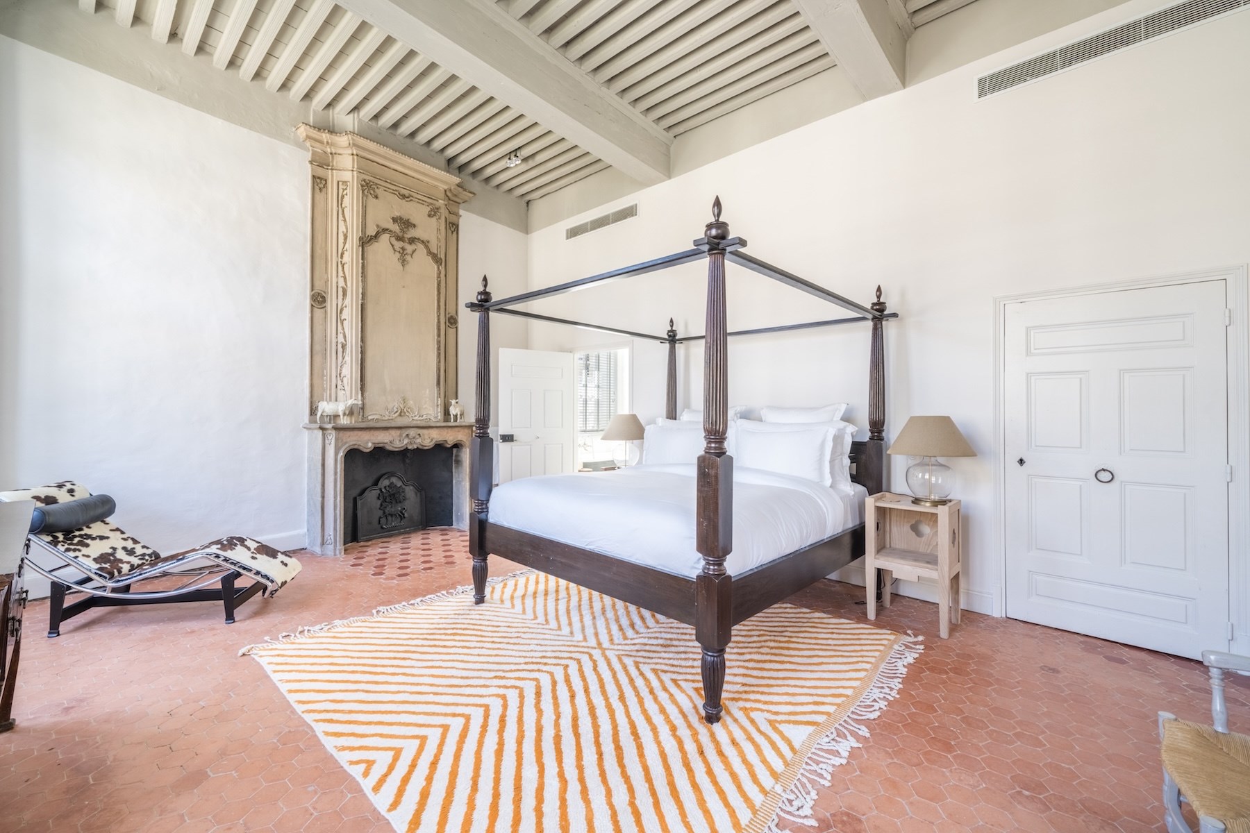  Fully renovated private mansion of over 1,100 sqm with garden, swimming pool an… - 物件實景