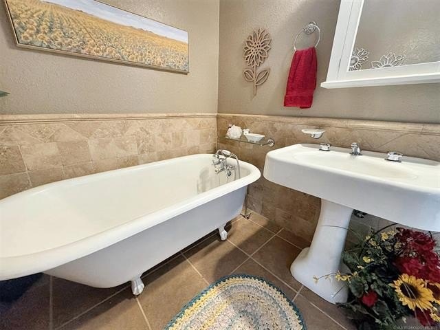 Cookson, Oklahoma, 74427, United States, 3 Bedrooms Bedrooms, ,3 BathroomsBathrooms,Residential,For Sale,1996521