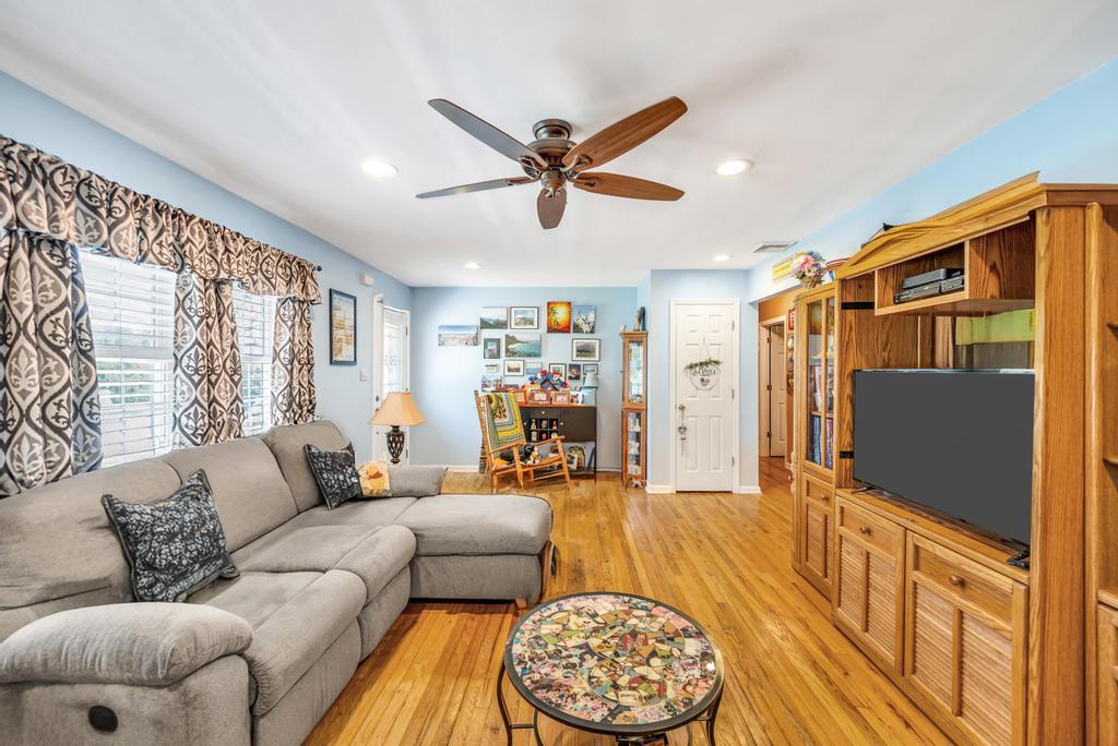 Islip Terrace, New York, 11752, United States, 3 Bedrooms Bedrooms, ,3 BathroomsBathrooms,Residential,For Sale,1898888