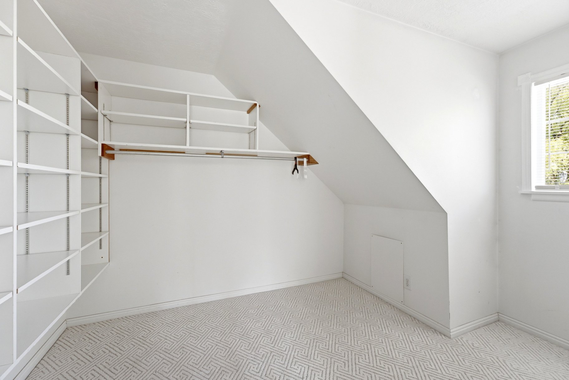  Custom Home with a 2400 Square Foot Shop with Plumbing and Electricity - 物件實景
