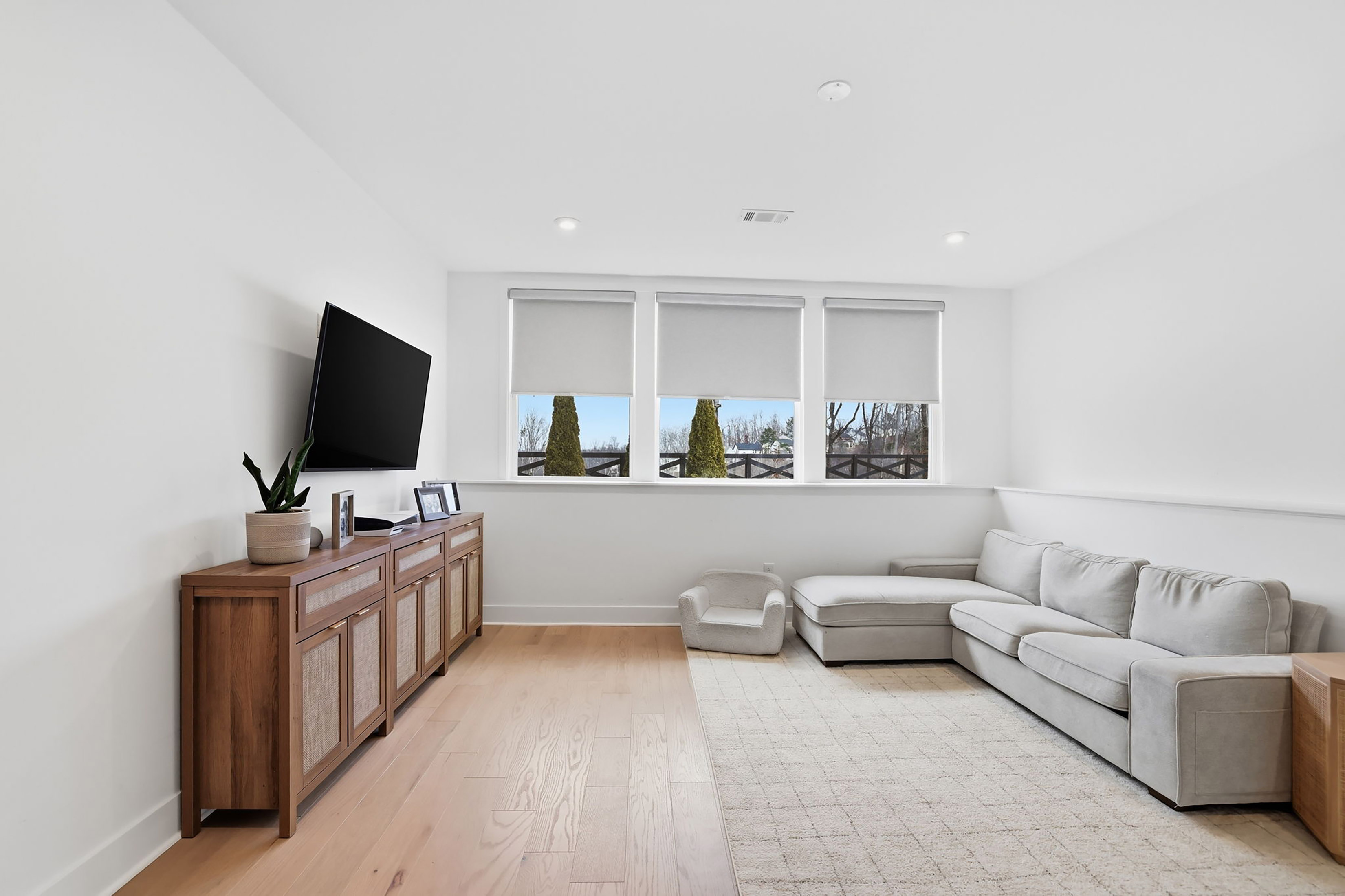  Stunning White Brick Modern Farmhouse Blends Timeless Charm with Elevated Design - 物件實景