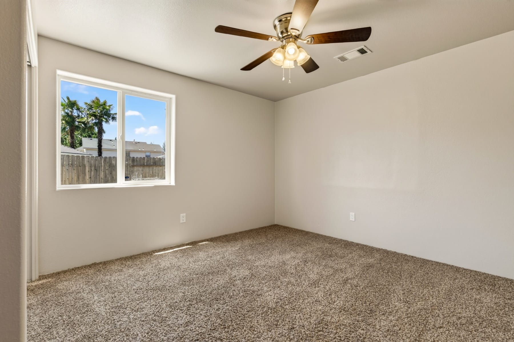  182 Justin Court Central Point, OR 97502 - 物件實景