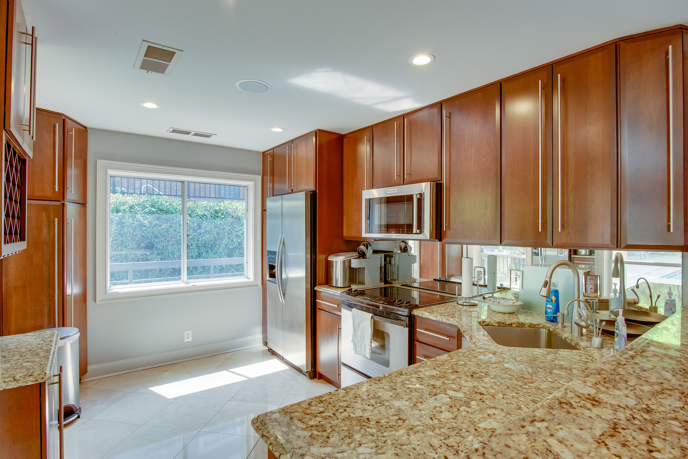  Spacious Corner Unit Condo in Resort-Style Community - 物件實景