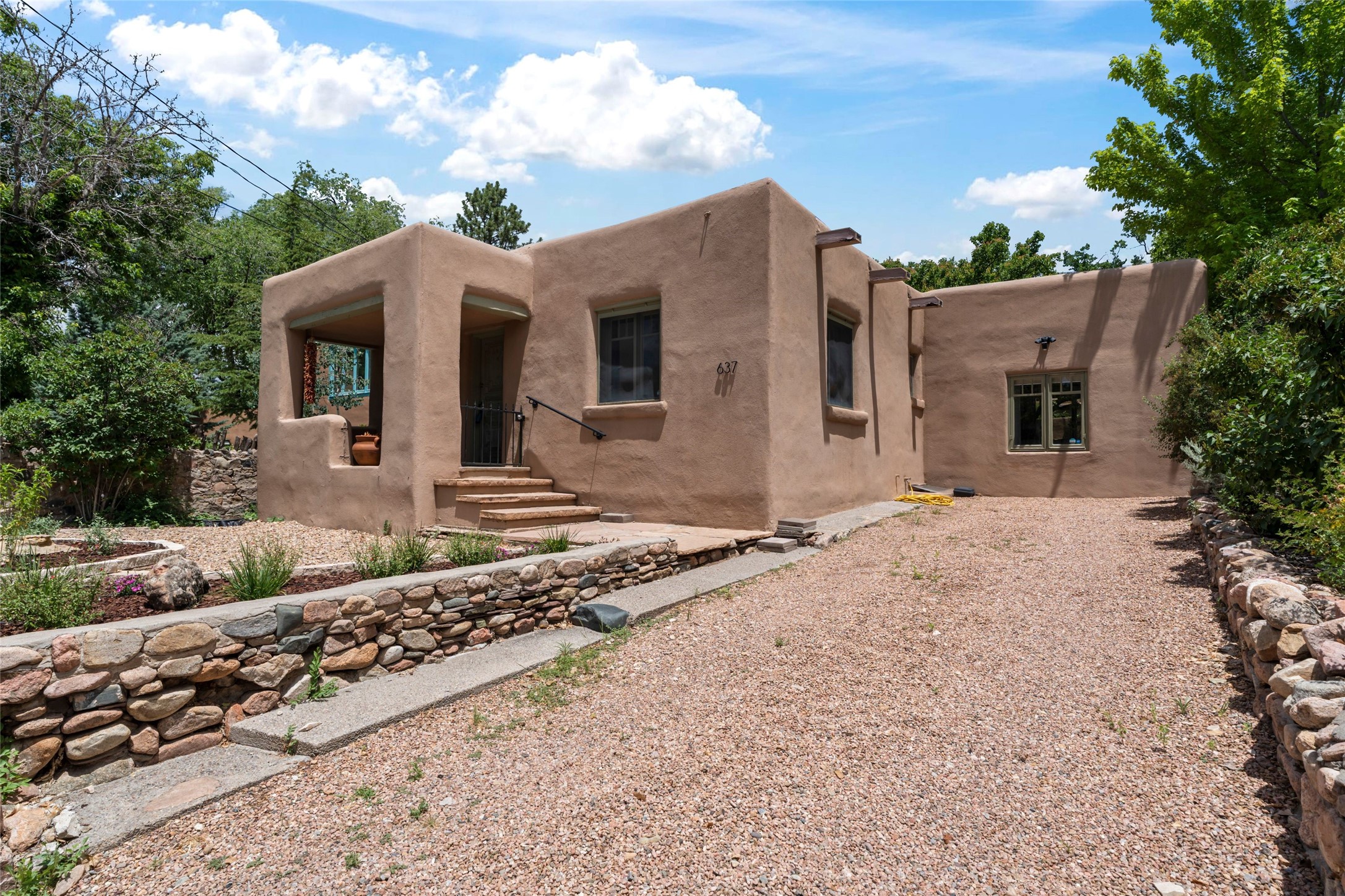  637 E. Alameda Street - 物件實景