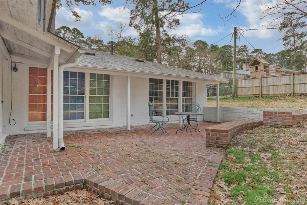 Shreveport, Louisiana, 71106, United States, 5 Bedrooms Bedrooms, ,4 BathroomsBathrooms,Residential,For Sale,1829039