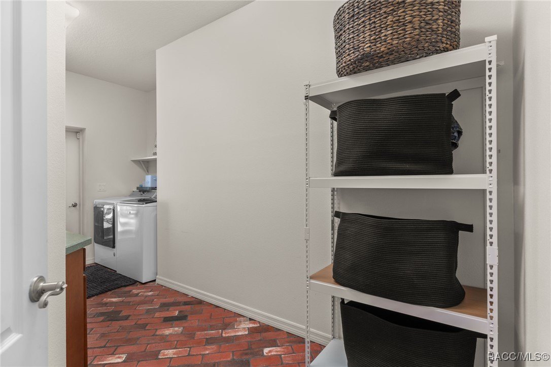 Crystal River, Florida, 34428, United States, 4 Bedrooms Bedrooms, ,4 BathroomsBathrooms,Residential,For Sale,1983688