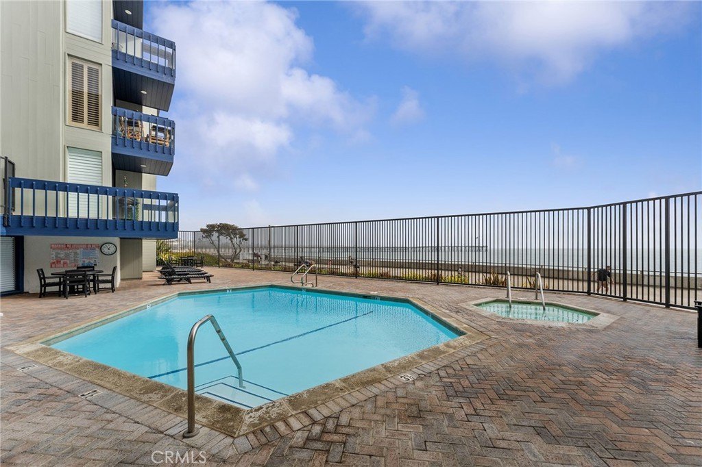 Ventura, California, 93001, United States, 2 Bedrooms Bedrooms, ,1 BathroomBathrooms,Residential,For Sale,1990388