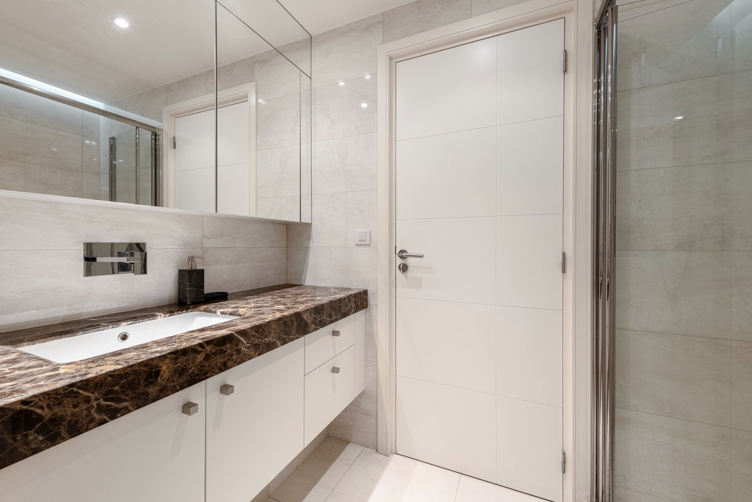  Saint Laurent du Var, 88 sqm two bedroom penthouse with 115 sqm of terraces and… - 物件實景