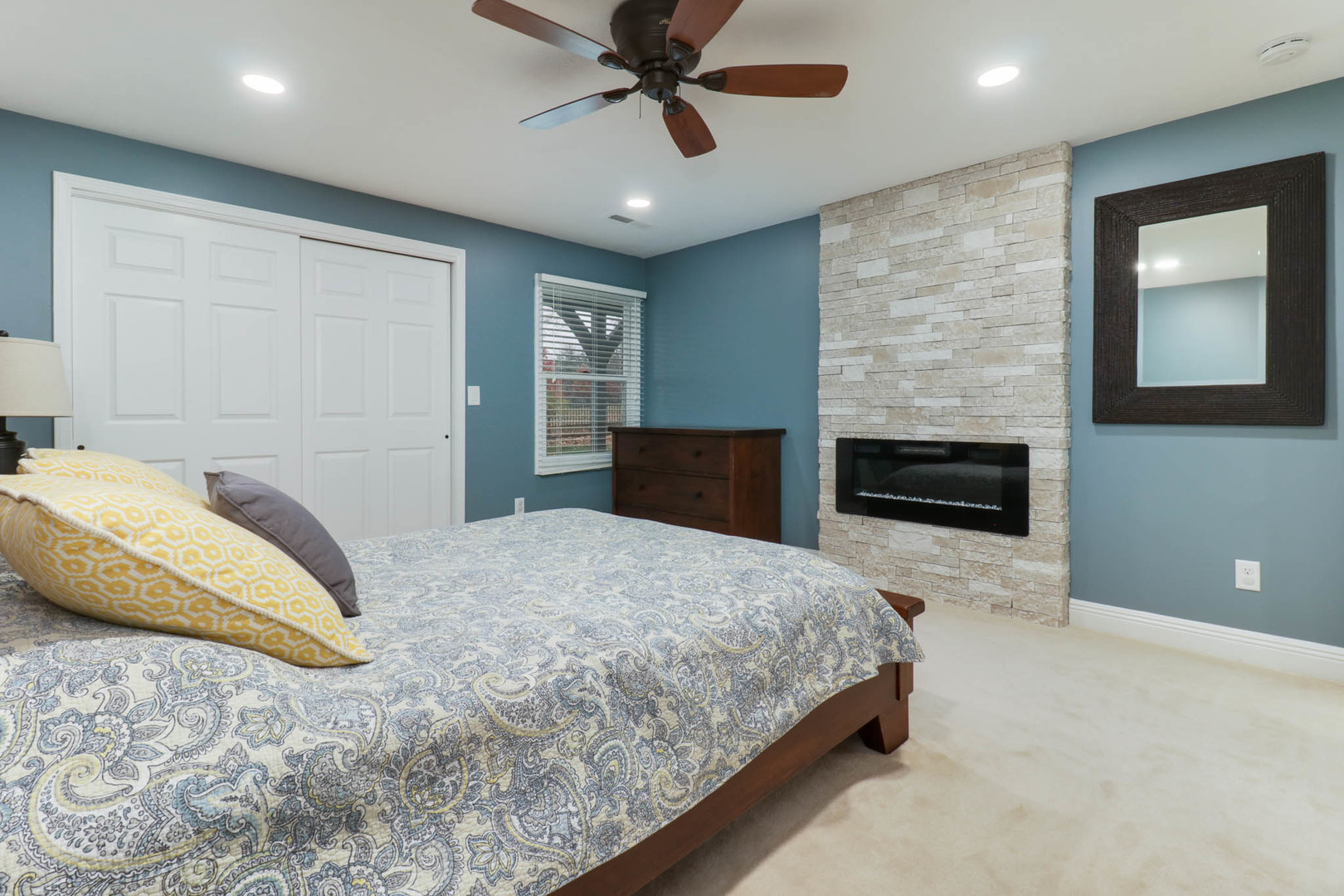 Bloomington, Illinois, 61704, United States, 5 Bedrooms Bedrooms, ,4 BathroomsBathrooms,Residential,For Sale,1991973