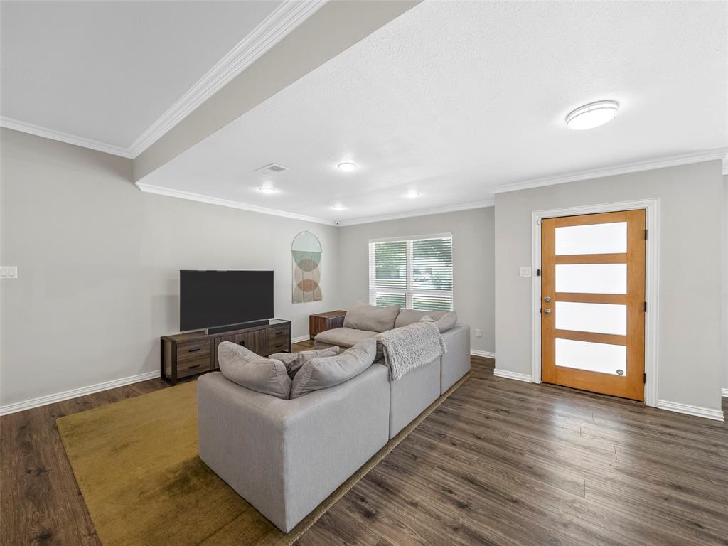 Dallas, Texas, 75229, United States, 3 Bedrooms Bedrooms, ,3 BathroomsBathrooms,Residential,For Sale,1912559