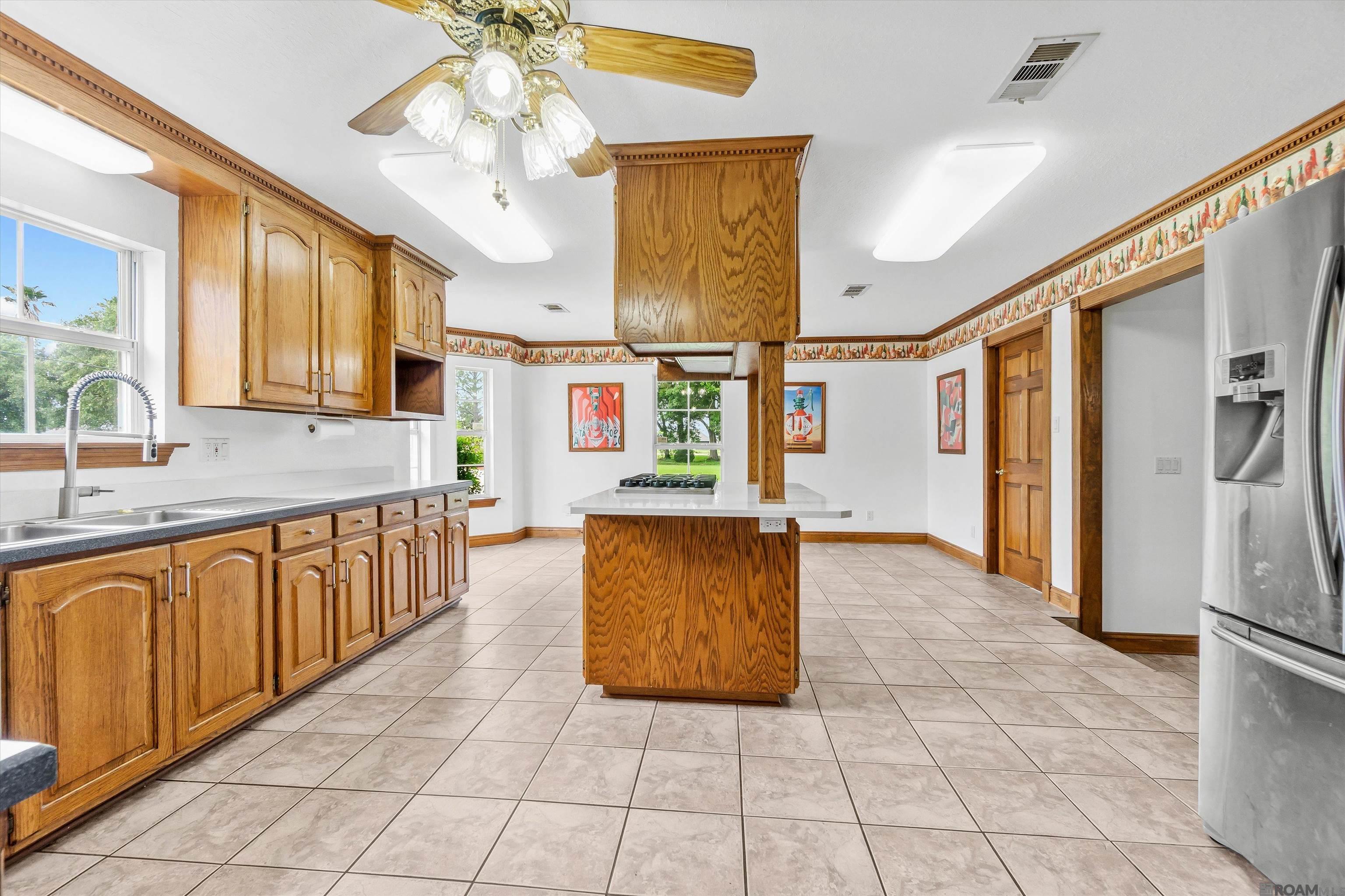 Gonzales, Louisiana, 70737, United States, 4 Bedrooms Bedrooms, ,3 BathroomsBathrooms,Residential,For Sale,1920960