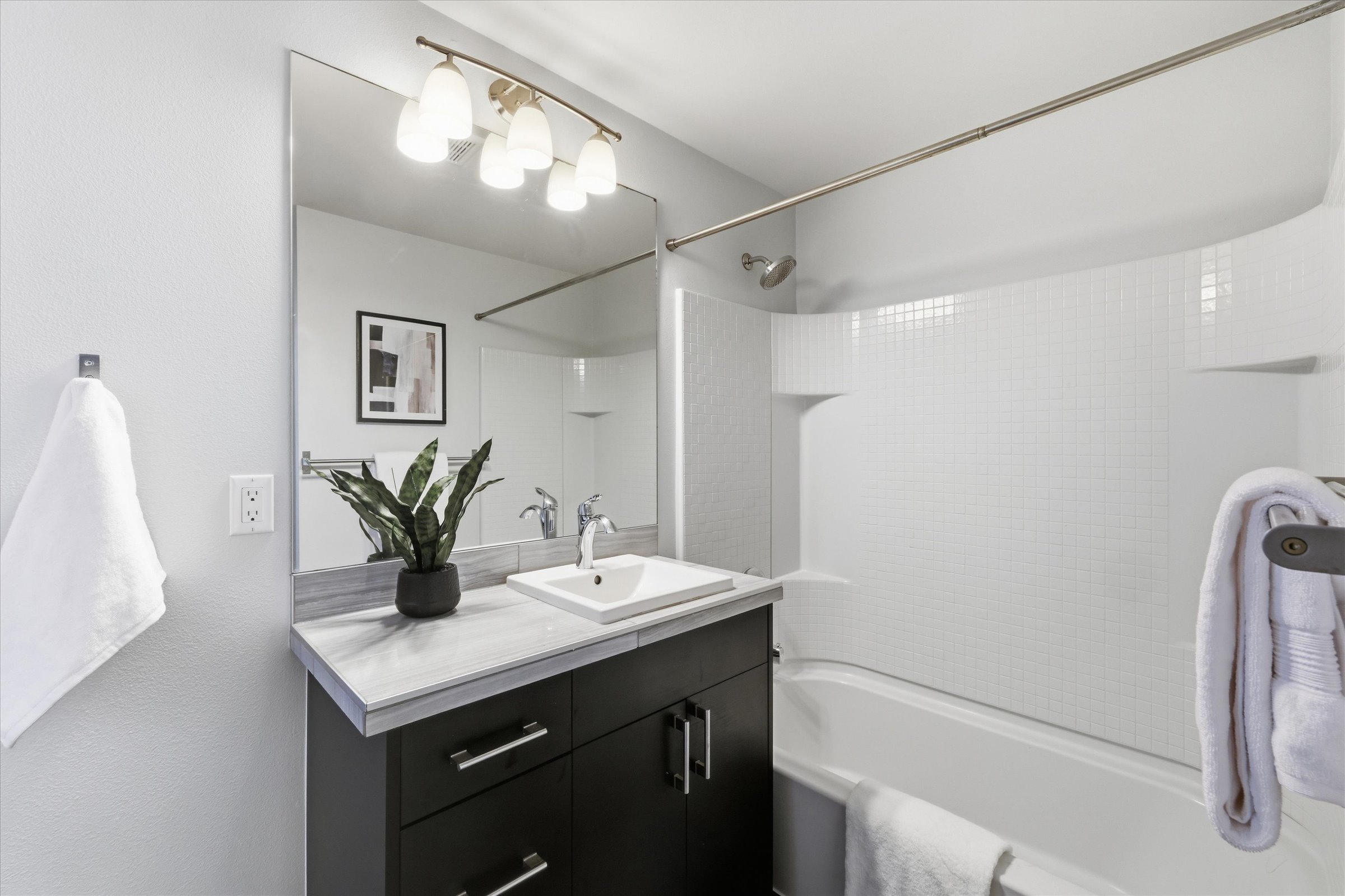  2421 Wickstrom Place SW, Seattle, WA 98116 - 物件實景