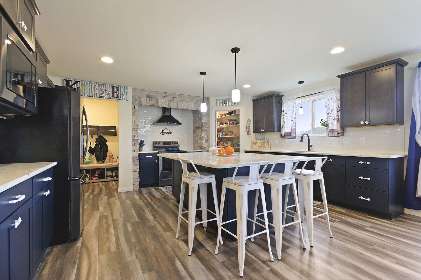 ASHLAND, Missouri, 65010, United States, 4 Bedrooms Bedrooms, ,3 BathroomsBathrooms,Residential,For Sale,1981891