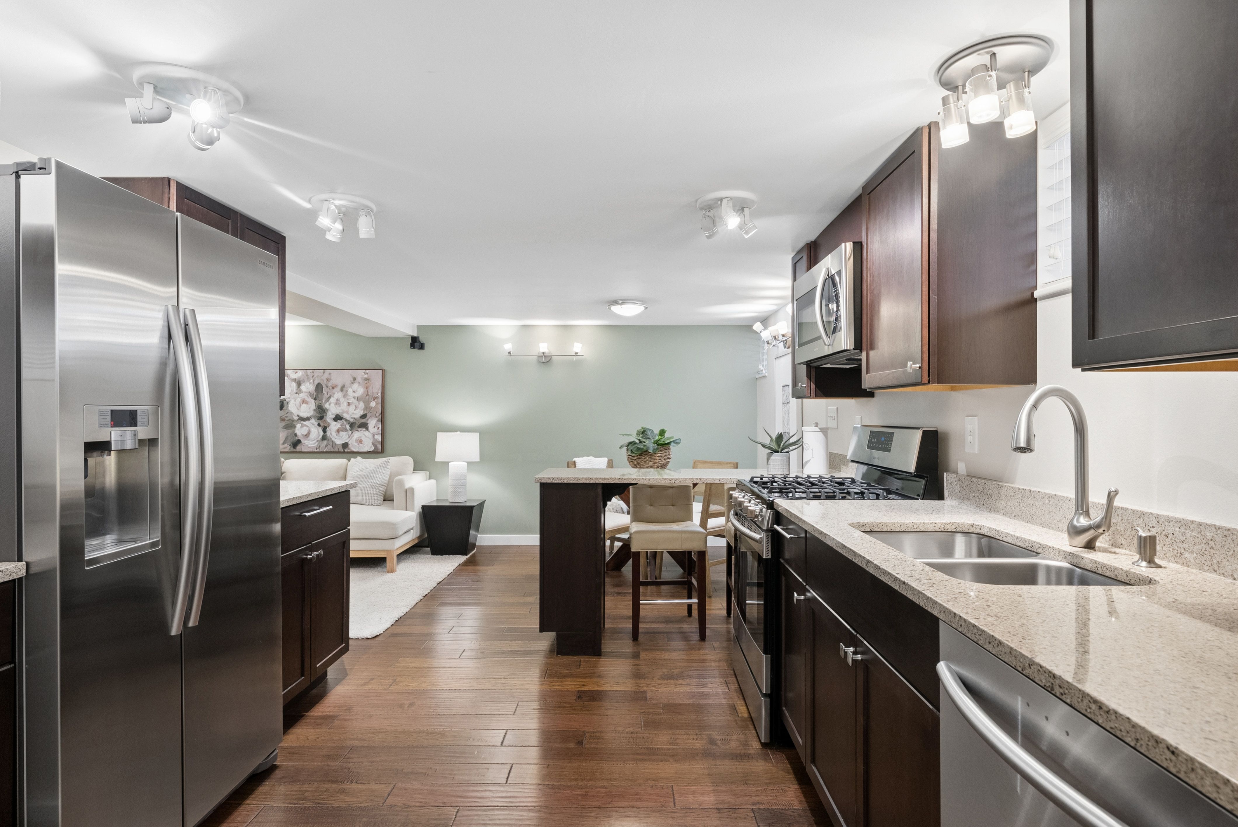  Meticulously maintained Bungalow flows the way it was designed - 物件實景