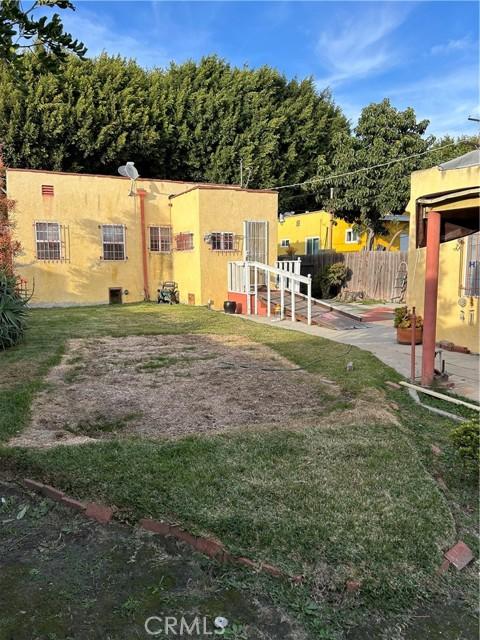 Los Angeles, California, 90001, United States, 2 Bedrooms Bedrooms, ,1 BathroomBathrooms,Residential,For Sale,1916355