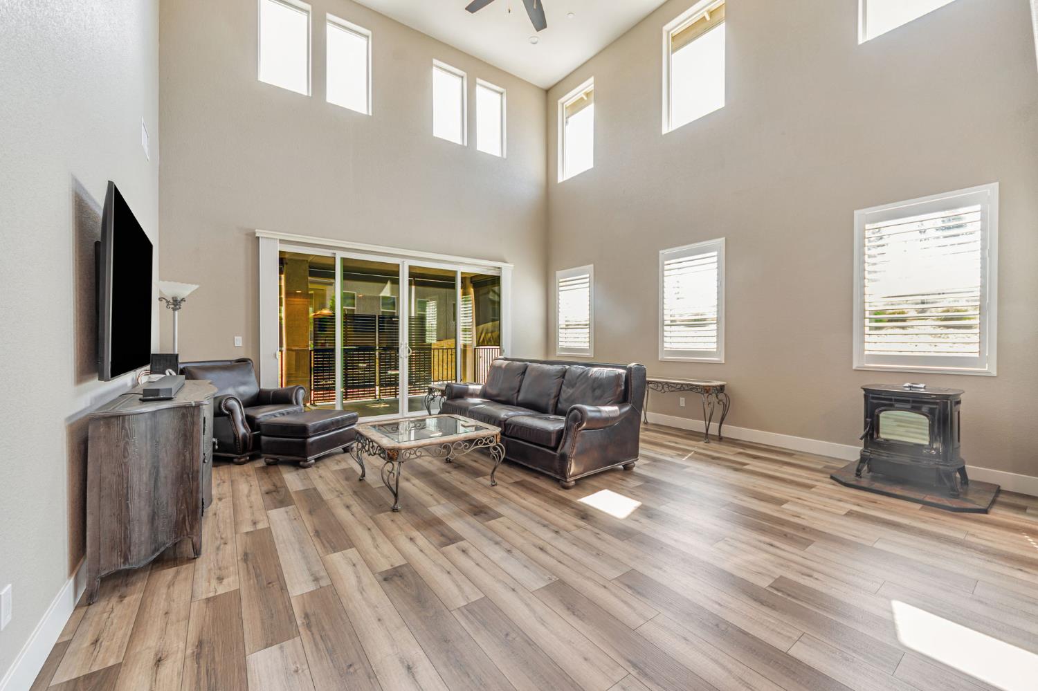 Colfax, California, 95713, United States, 3 Bedrooms Bedrooms, ,3 BathroomsBathrooms,Residential,For Sale,1883373
