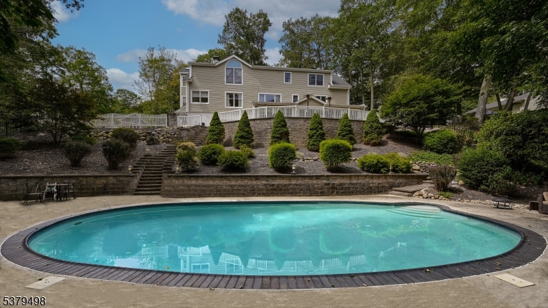 Kinnelon Boro, New Jersey, 07405, United States, 4 Bedrooms Bedrooms, ,5 BathroomsBathrooms,Residential,For Sale,1932382