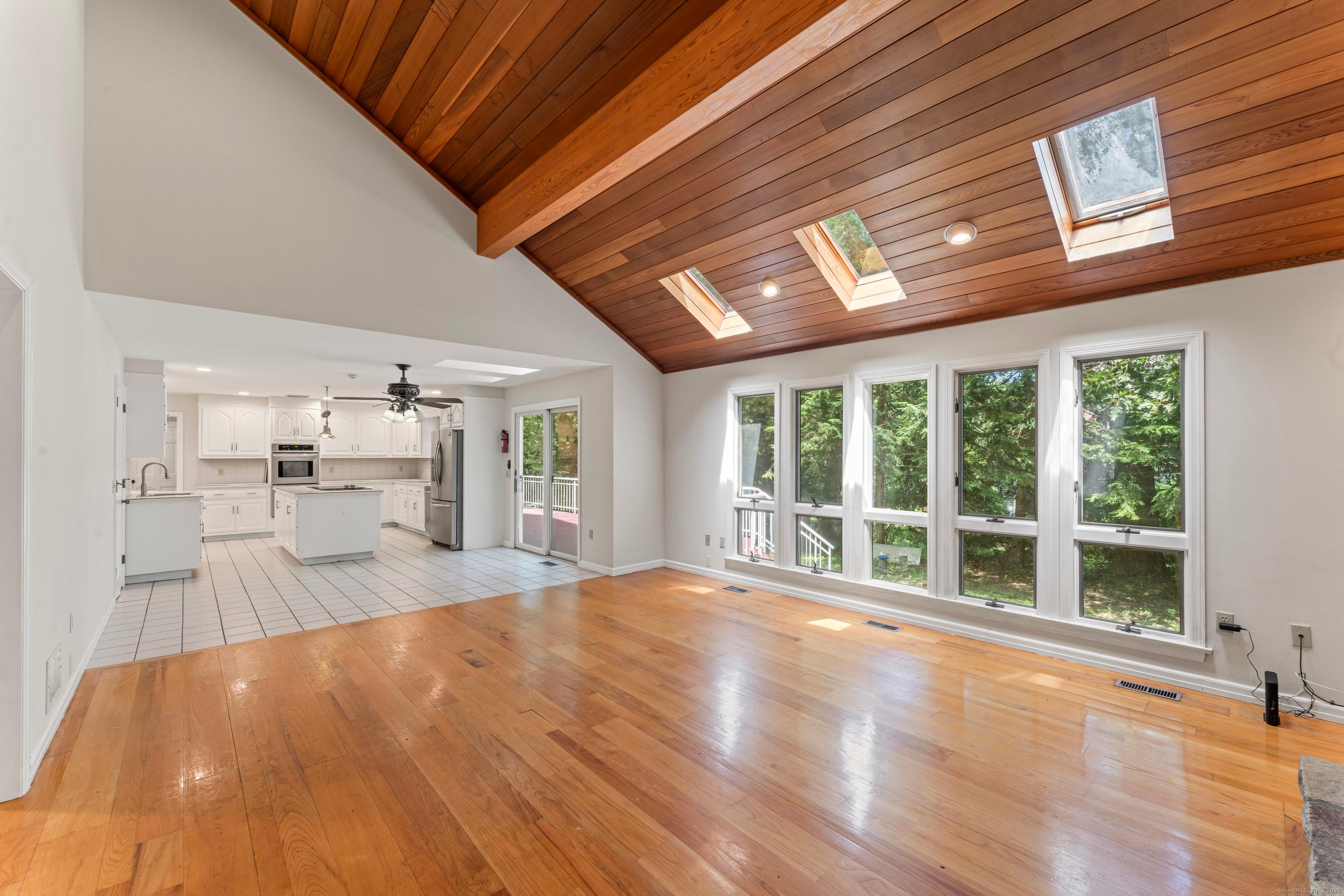 Stamford, Connecticut, 06903, United States, 4 Bedrooms Bedrooms, ,5 BathroomsBathrooms,Residential,For Sale,1923420