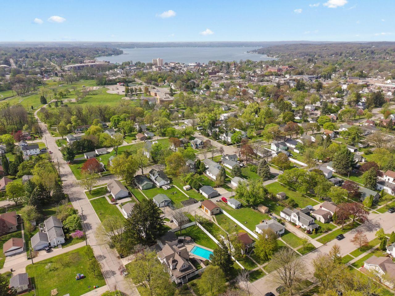 Lake Geneva, Wisconsin, 53147, United States, 4 Bedrooms Bedrooms, ,2 BathroomsBathrooms,Residential,For Sale,1849872