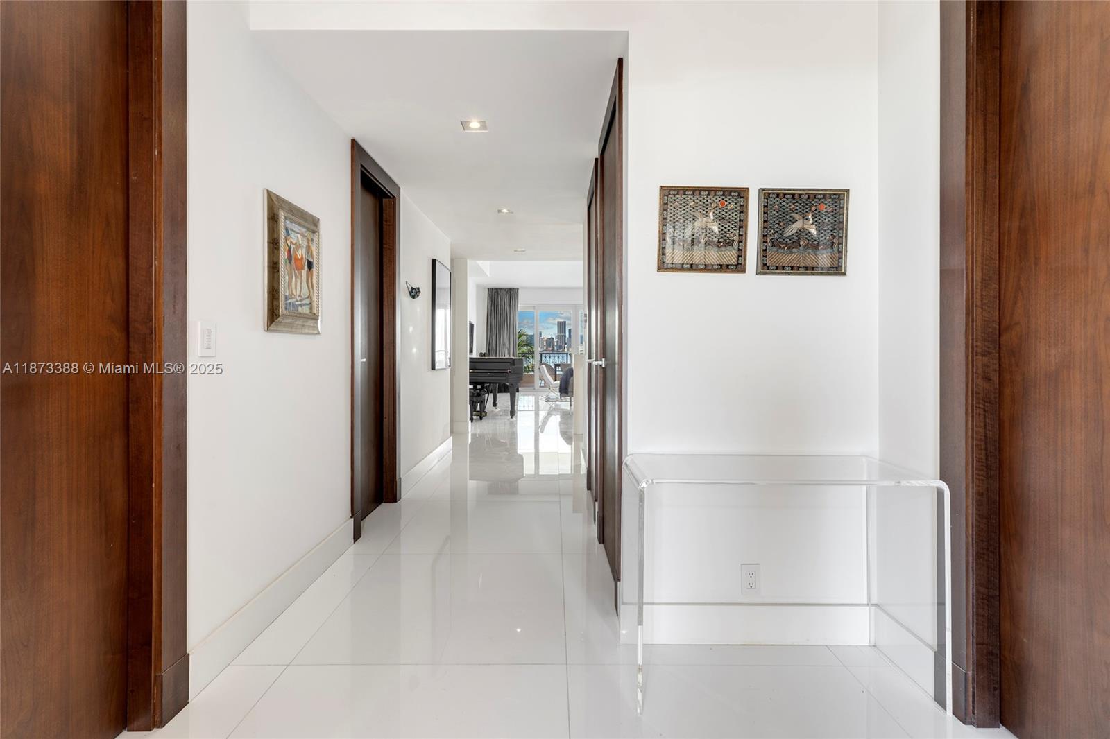 Miami, Florida, 33109, United States, 3 Bedrooms Bedrooms, ,3 BathroomsBathrooms,Residential,For Sale,1940936