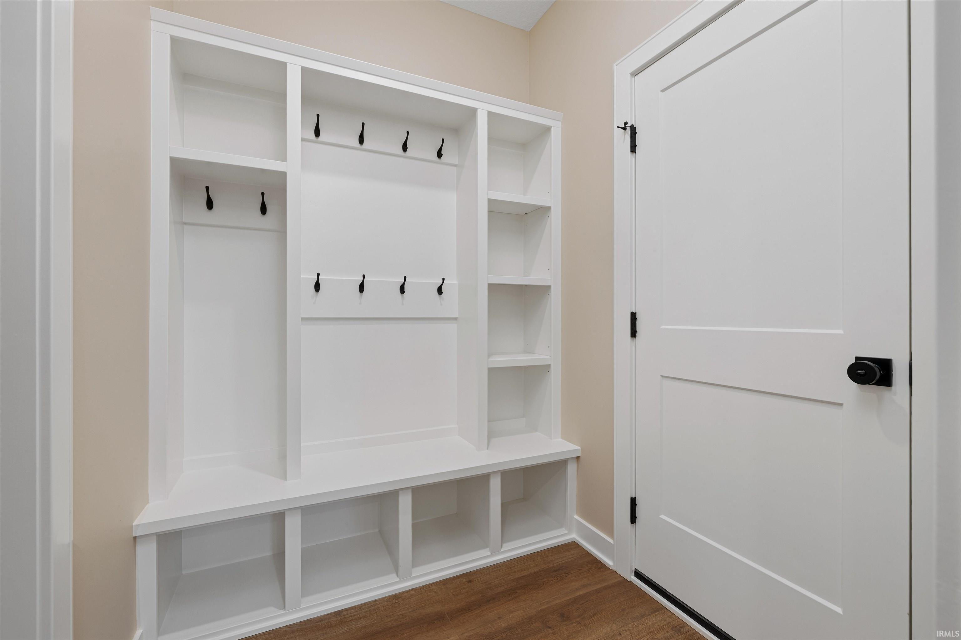 Leo, Indiana, 46765, United States, 5 Bedrooms Bedrooms, ,4 BathroomsBathrooms,Residential,For Sale,1981787