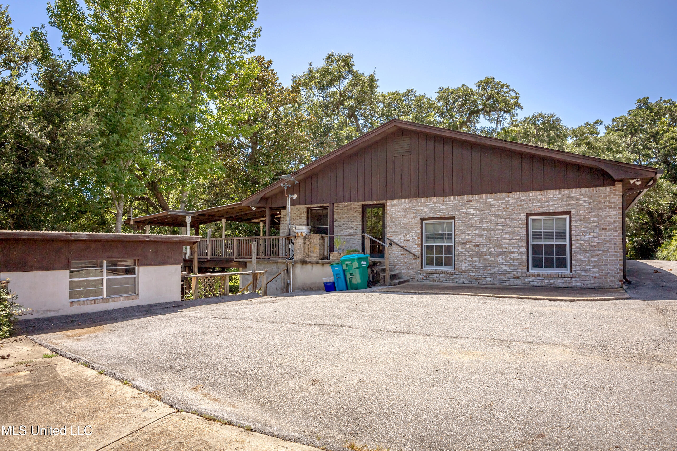 Ocean Springs, Mississippi, 39564, United States, 3 Bedrooms Bedrooms, ,3 BathroomsBathrooms,Residential,For Sale,1903607