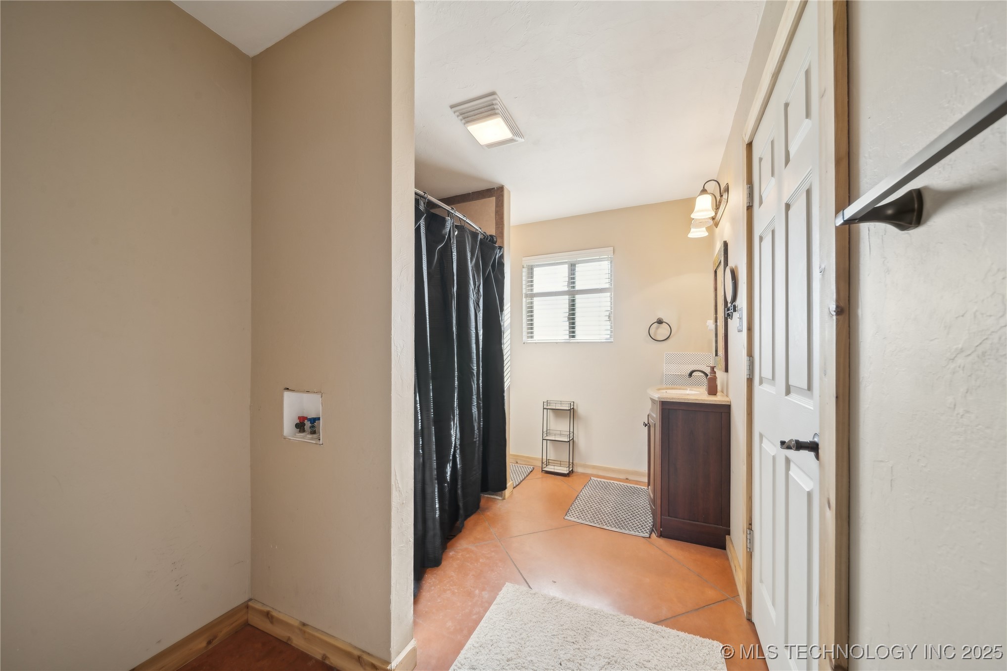 Cushing, Oklahoma, 74023, United States, 1 Bedroom Bedrooms, ,2 BathroomsBathrooms,Residential,For Sale,1840367
