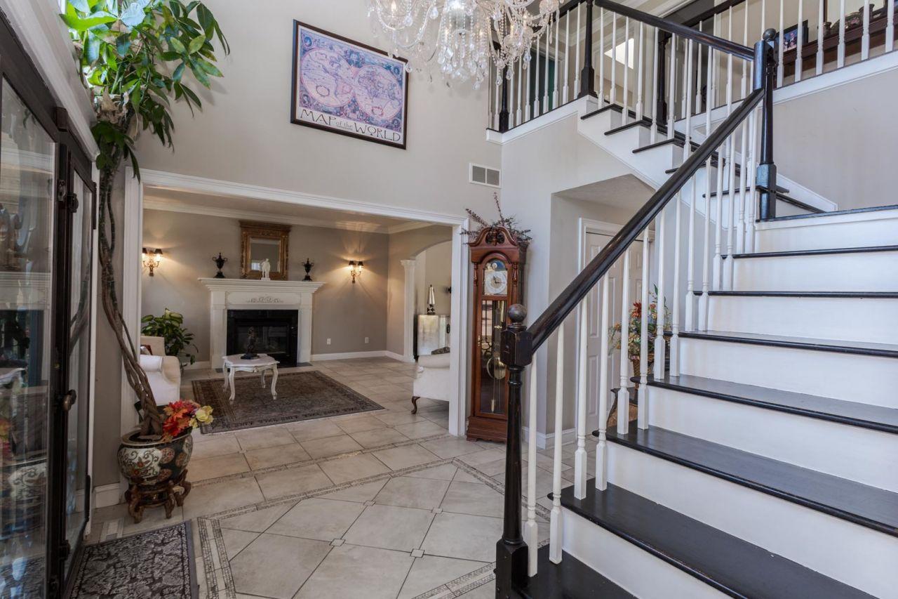 Bloomington, Illinois, 61704, United States, 6 Bedrooms Bedrooms, ,5 BathroomsBathrooms,Residential,For Sale,1793888