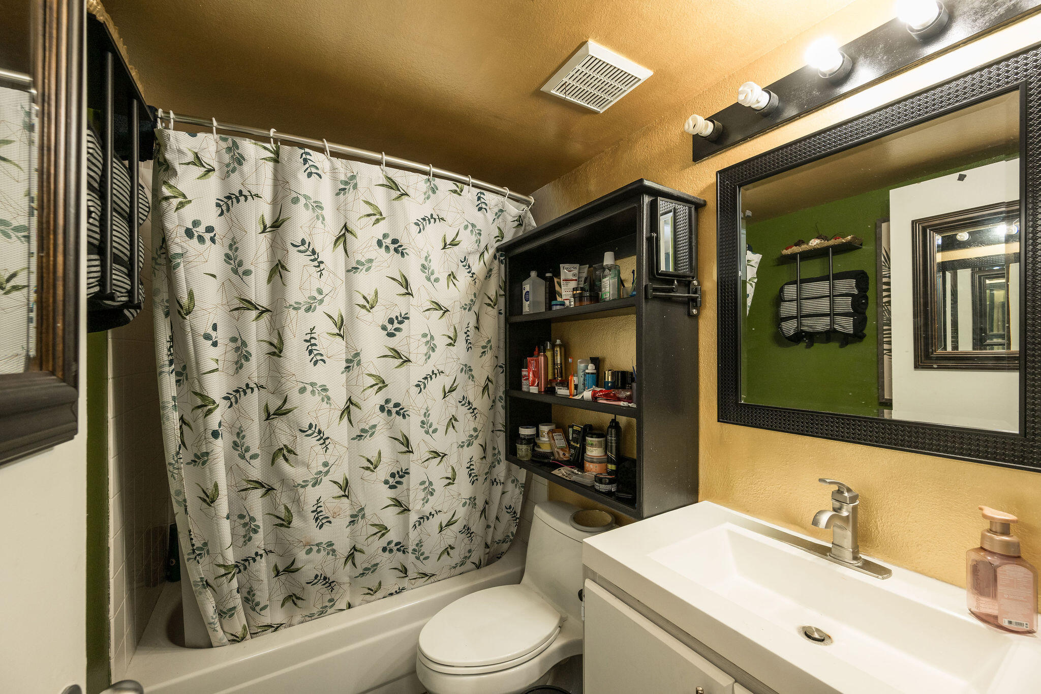 KEY WEST, Florida, 33040, United States, 2 Bedrooms Bedrooms, ,2 BathroomsBathrooms,Residential,For Sale,1933410