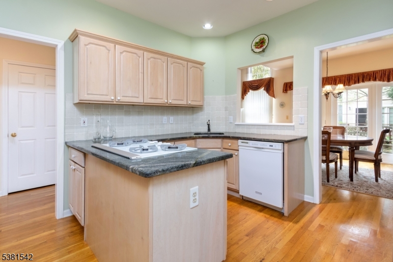 Far Hills Boro, New Jersey, 07931, United States, 2 Bedrooms Bedrooms, ,3 BathroomsBathrooms,Residential,For Sale,1934614