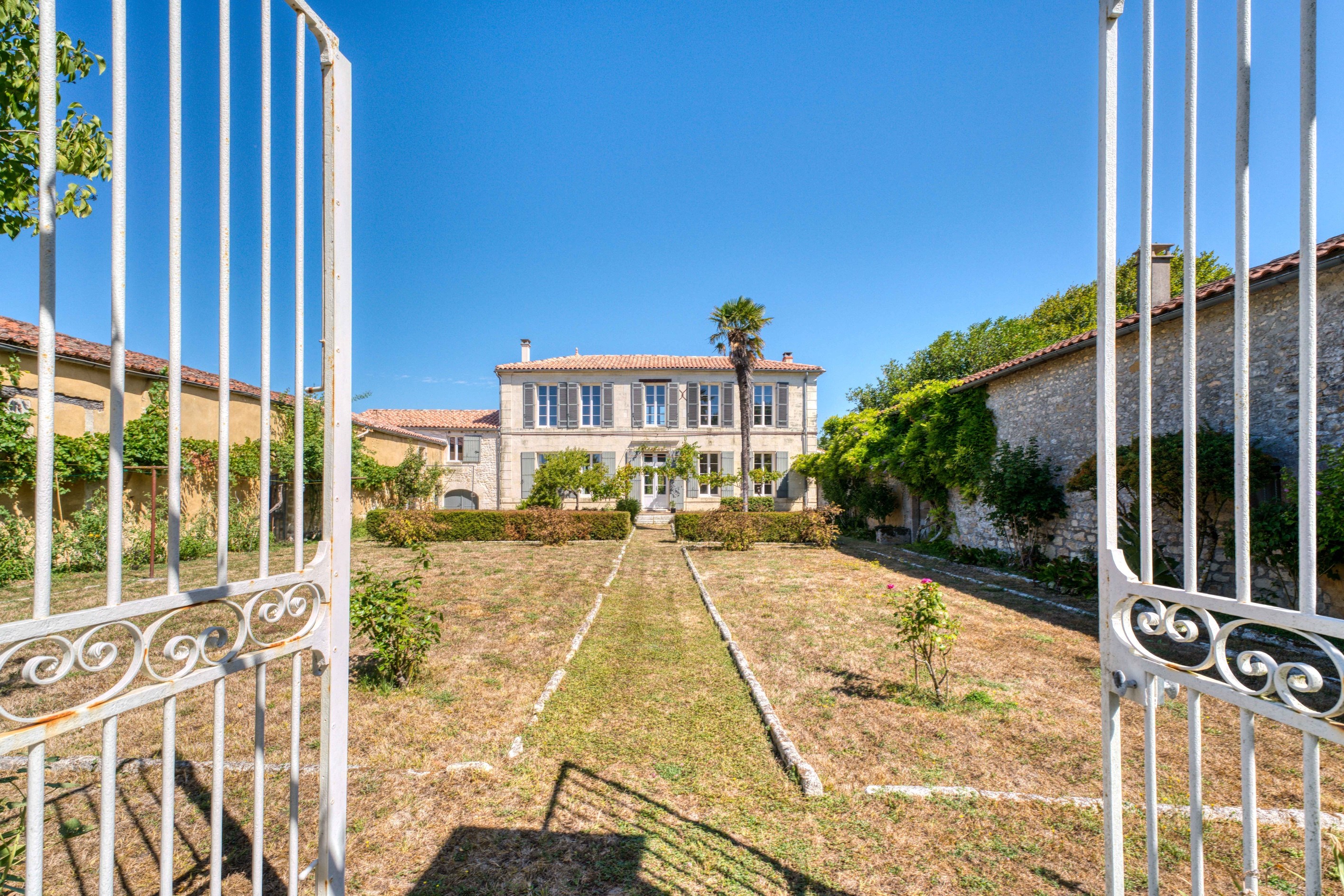  Character Property at the Confluence of the Charente and Boutonne Rivers - 物件實景