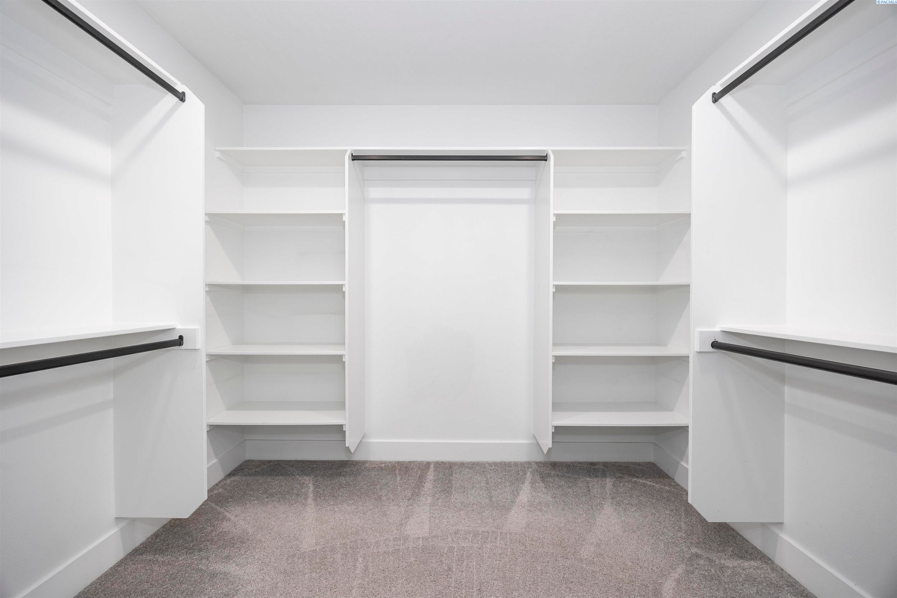 Grandview, Washington, 98930, United States, 5 Bedrooms Bedrooms, ,3 BathroomsBathrooms,Residential,For Sale,1988632