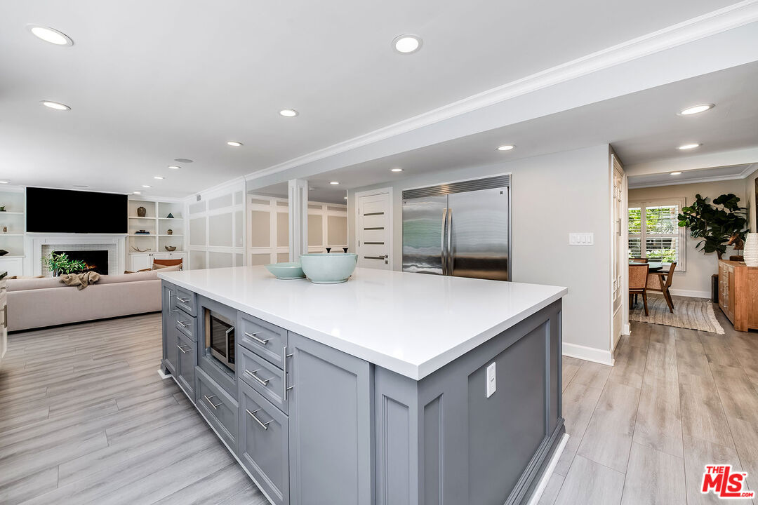 Studio City, California, 91604, United States, 4 Bedrooms Bedrooms, ,3 BathroomsBathrooms,Residential,For Sale,1850354