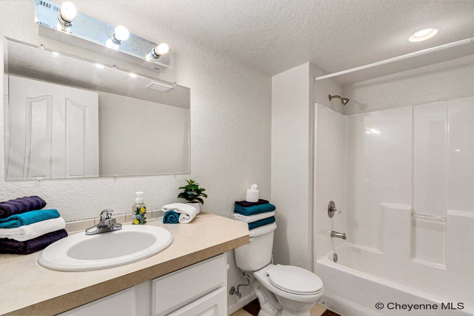 Cheyenne, Wyoming, 82009, United States, 3 Bedrooms Bedrooms, ,3 BathroomsBathrooms,Residential,For Sale,1968825