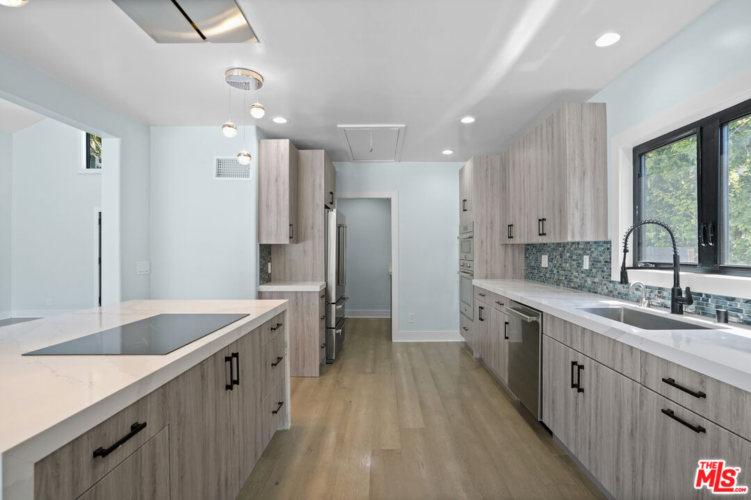 Los Angeles, California, 90068, United States, 3 Bedrooms Bedrooms, ,2 BathroomsBathrooms,Residential,For Sale,1911201