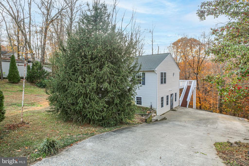 Fredericksburg, Virginia, 22405, United States, 4 Bedrooms Bedrooms, ,4 BathroomsBathrooms,Residential,For Sale,1993121