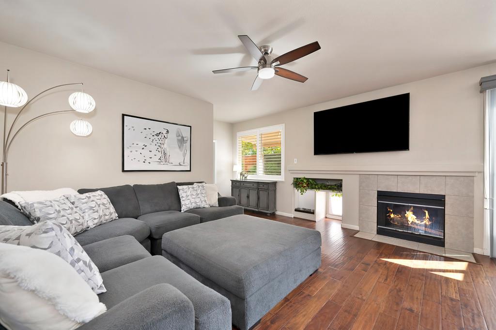 Roseville, California, 95747, United States, 6 Bedrooms Bedrooms, ,4 BathroomsBathrooms,Residential,For Sale,1940337