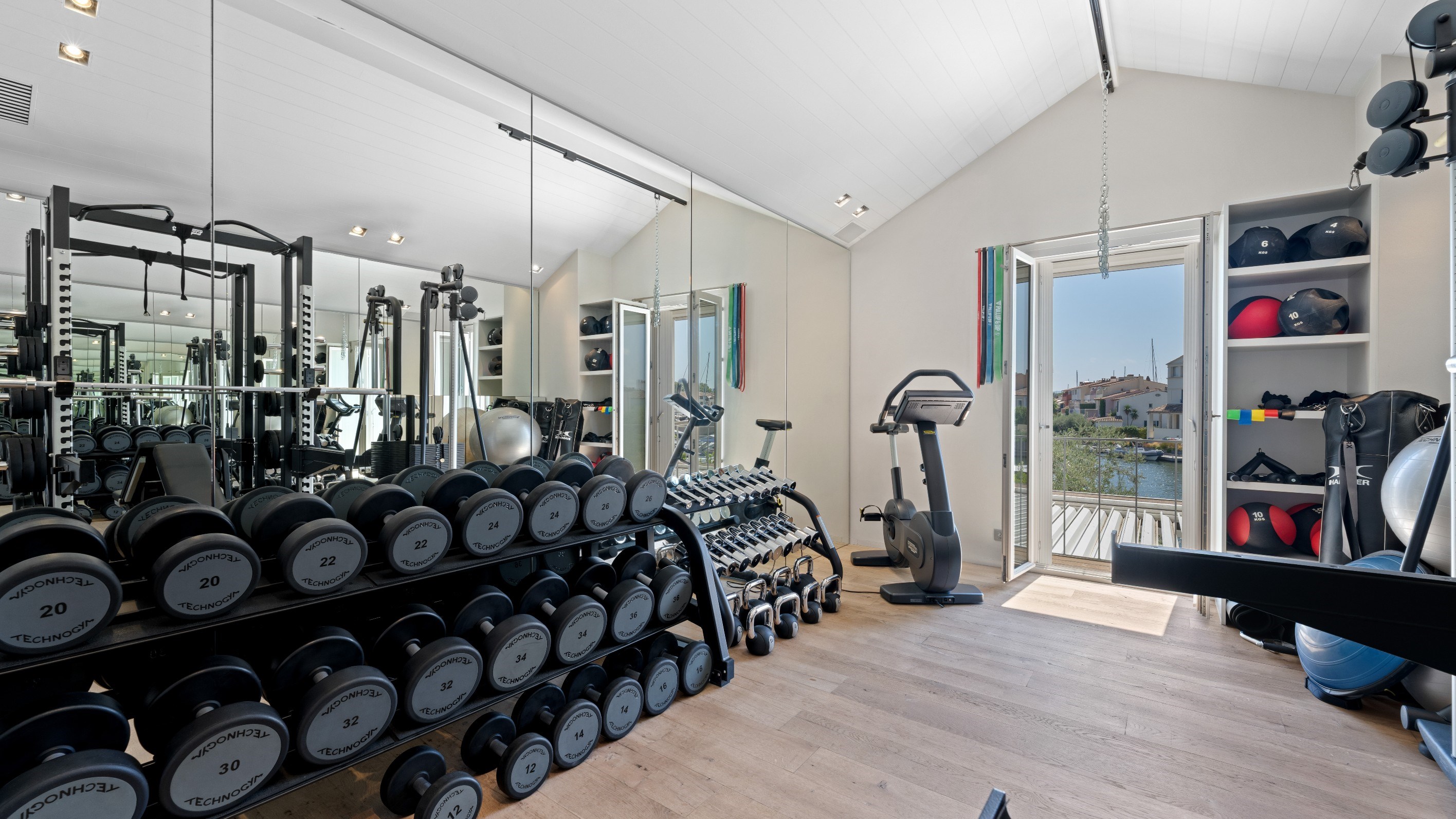  Port Grimaud, 538 sqm waterfront residence with pool and two private 24 metre m… - 物件實景