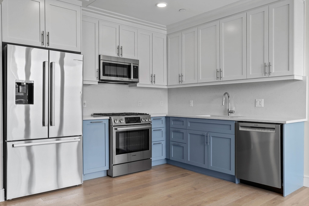 Boston, Massachusetts, 02128, United States, 2 Bedrooms Bedrooms, ,2 BathroomsBathrooms,Residential,For Sale,1929119