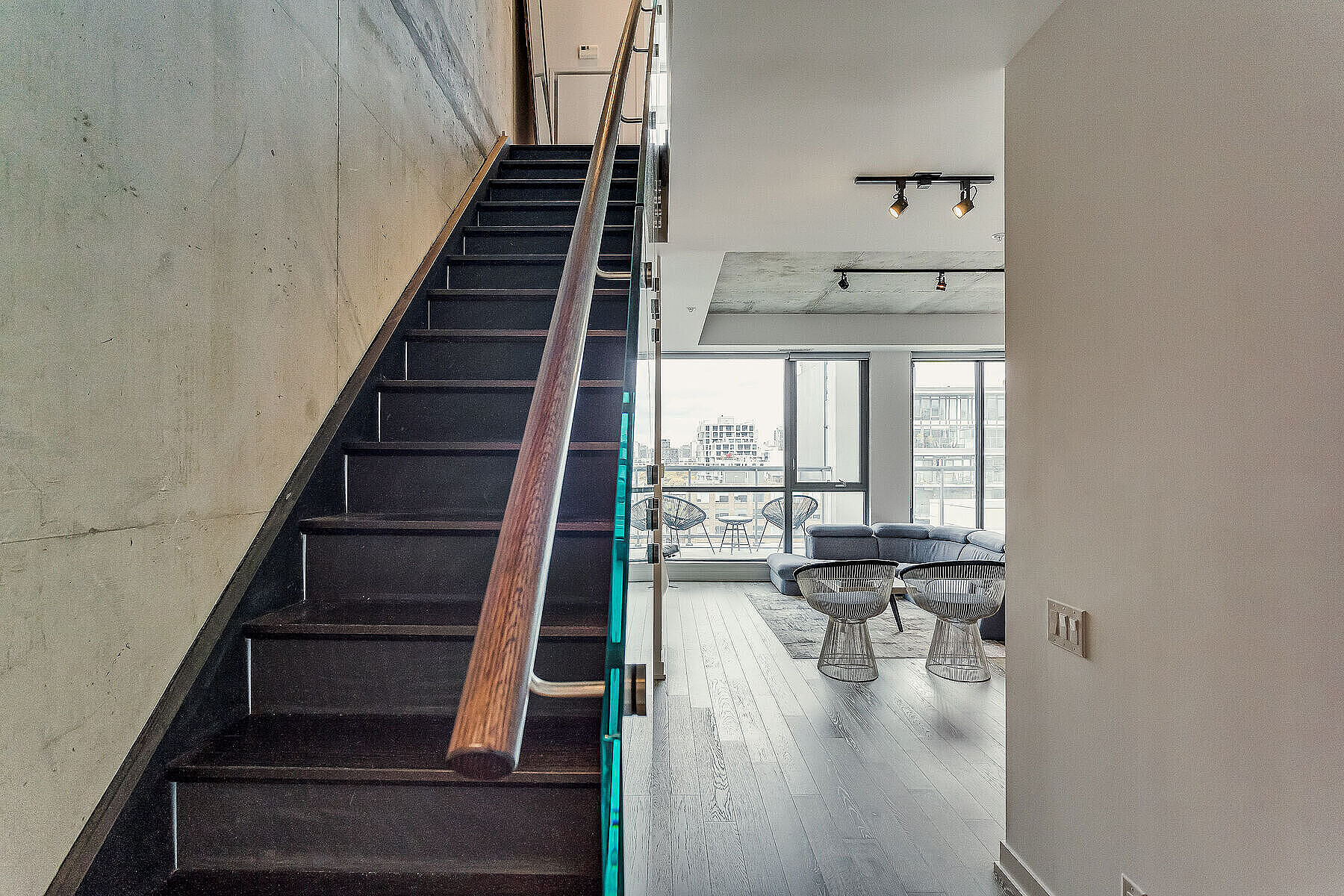  Sophisticated and Spacious - 物件實景