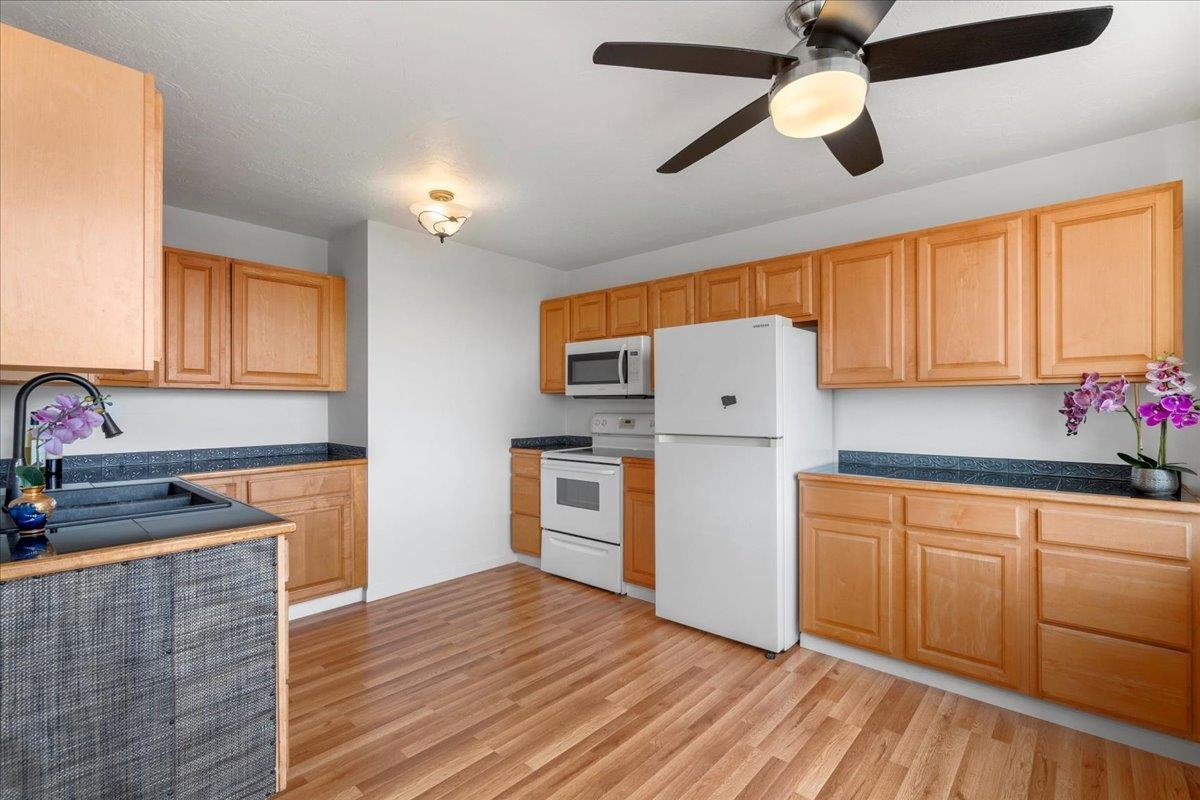 Wailuku, Hawaii, 96793, United States, 2 Bedrooms Bedrooms, ,2 BathroomsBathrooms,Residential,For Sale,1849060