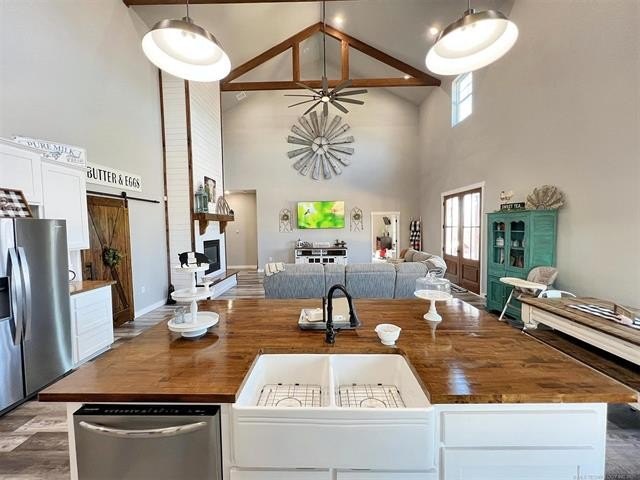 Tahlequah, Oklahoma, 74464, United States, 6 Bedrooms Bedrooms, ,4 BathroomsBathrooms,Residential,For Sale,1982576